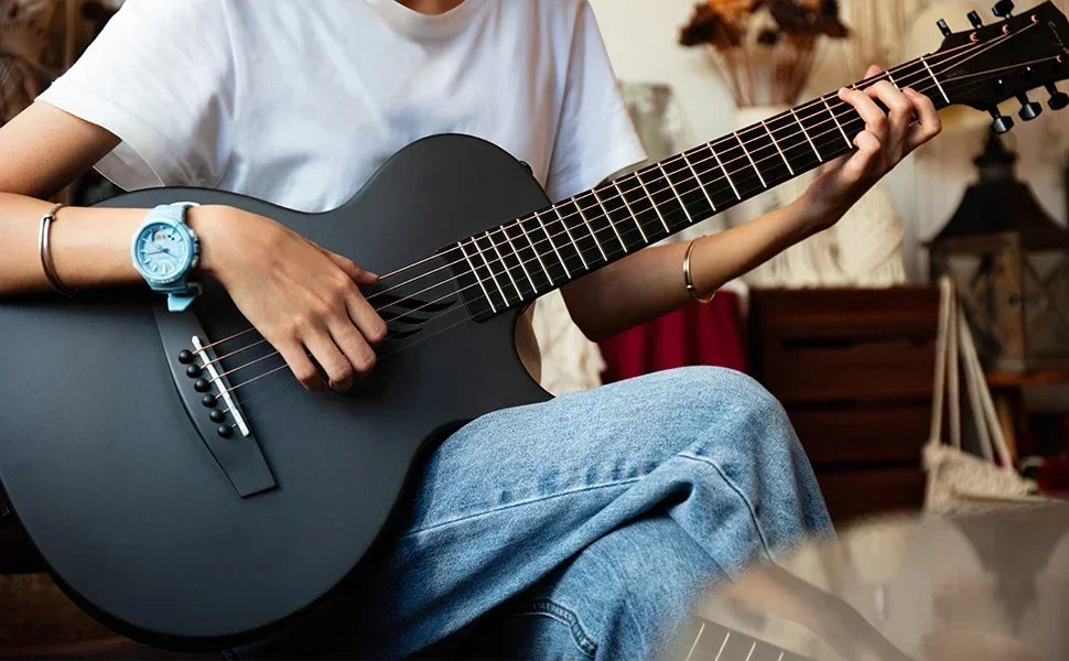 The included thickened gig bag and strap that come packaged with the Enya Nova Go for travel readiness.